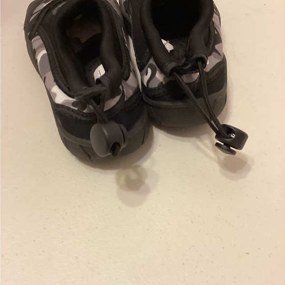 Norty Aqua Black Camo Youth Water Shoes Size 11 - Picture 2 of 4